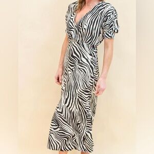 NWT Gilli Zebra Print Wild Side Midi Dress in Black and Cream. Size Small